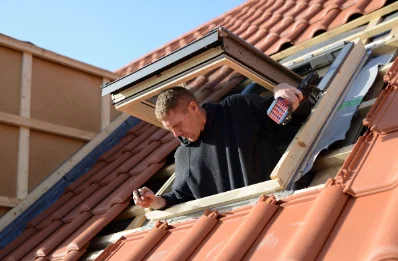 Pose de fenêtres de toit Velux à Plouguenast-Langast